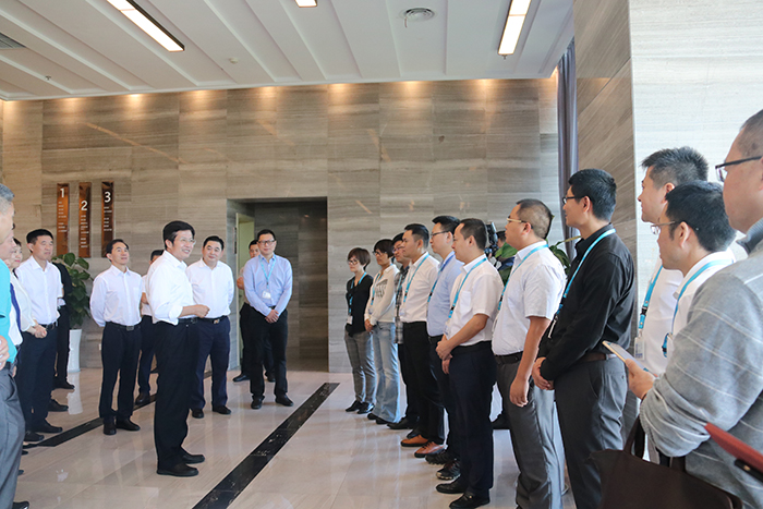 全国政协副主席高云龙莅临尊龙时凯参观调研